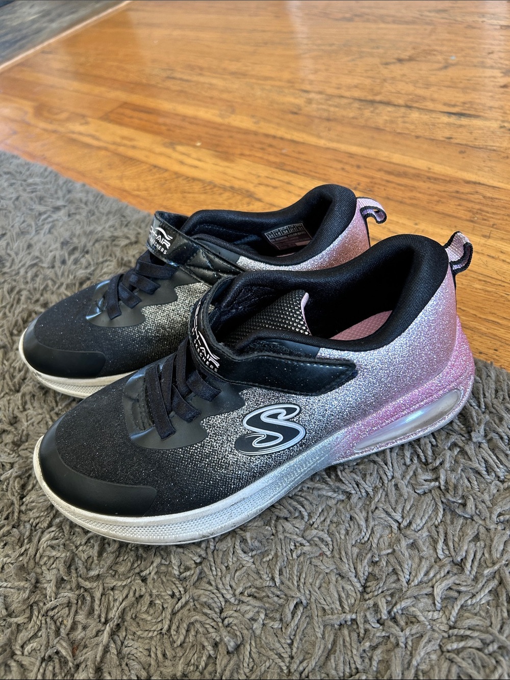 Skechers Girls Size 2.5 Sneakers Max Advance Skech-Air Sparkle Pink Black Velcro
